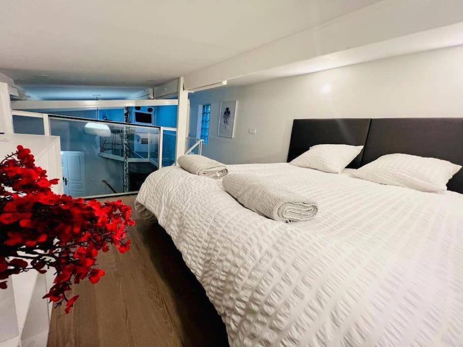 Unique Loft Apartment Located 15 Minutes From The Champs Elysees Saint-Ouen  Εξωτερικό φωτογραφία